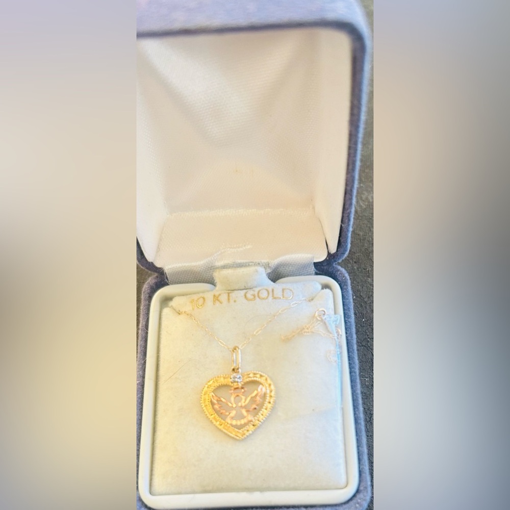 Elegant Gold Necklace 10k with Heart Pendent and a little Diamond in the middle